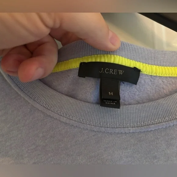 Crew Women’s Cropped Sweatshirt – Size M – Lilac Purple Pullover – Cozy Fleece - Picture 3 of 9